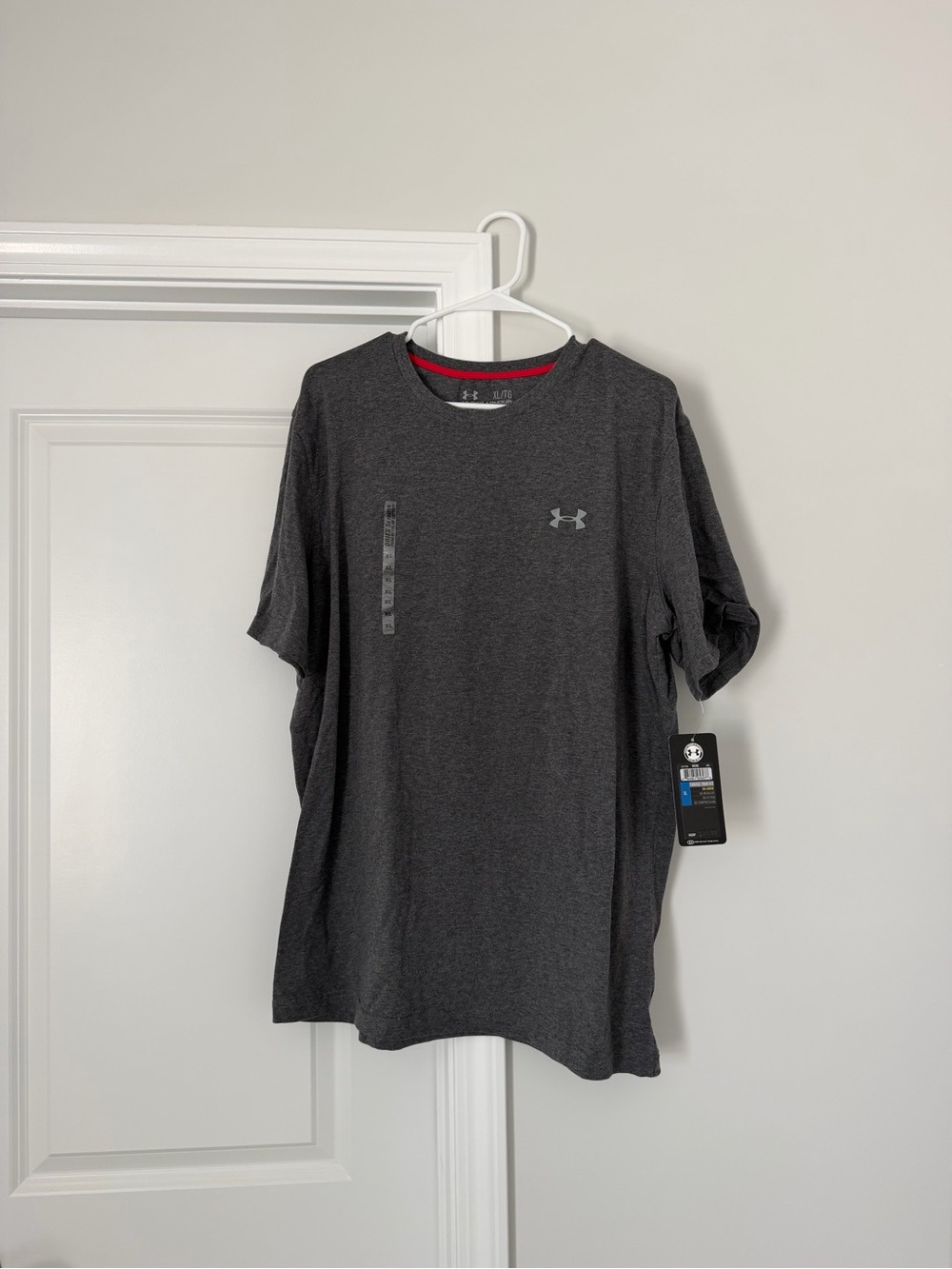 Under Armour Men’s Gray Short Sleeve Athletic Tee with Subtle Logo NWT